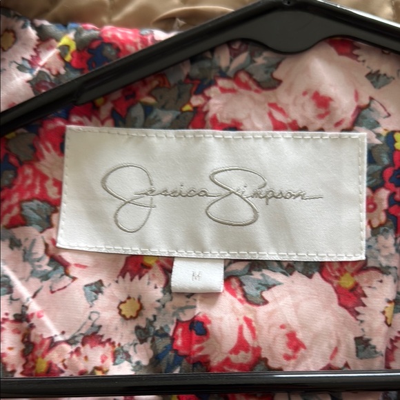 Cream and Gold Jacket with Elegant Design - Picture 2 of 7